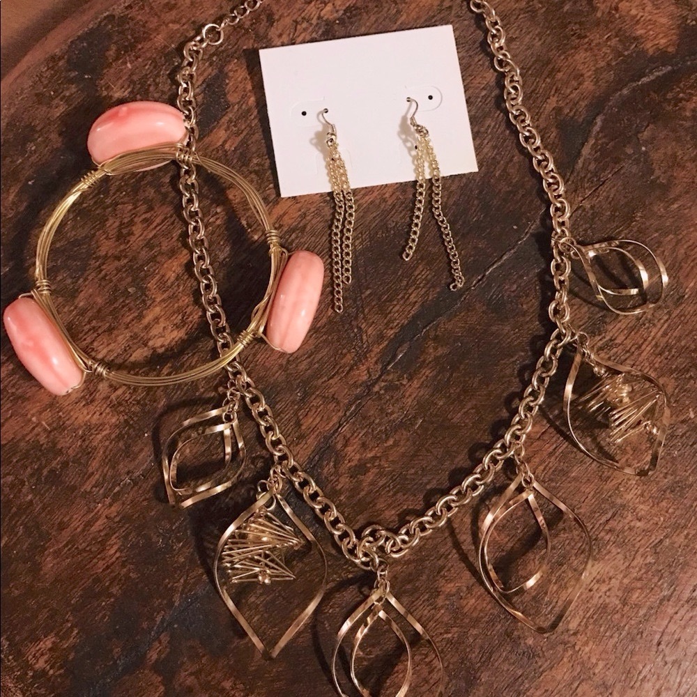 6/$20 Beautiful 3 Piece Set, Necklace, Bracelet, and Earrings, New without tags
